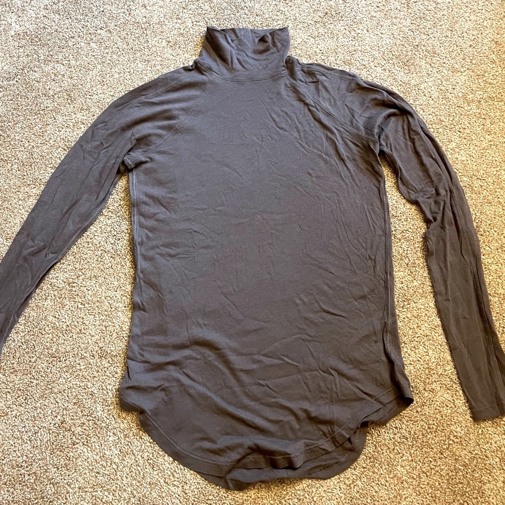 Lululemon turtleneck size 2